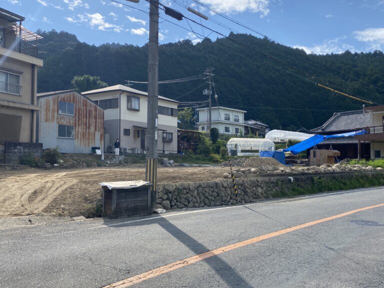 真夏の解体工事施工事例｜蜂の巣・ツタのある現場で安全と分別を徹底